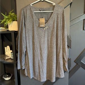 Folunsi NWT Charcoal V-Neck Long Sleeve Top with Button Detail Women’s Size 1X